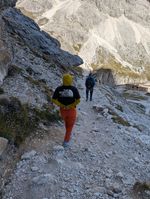 Daysi descending the trail back toward Gartlhütte