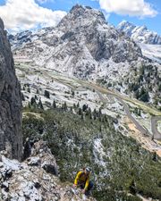 Climber on the grassy start of pitch one on Via Rodeo.