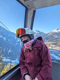 Daysi riding the Buffaure gondola after skiing