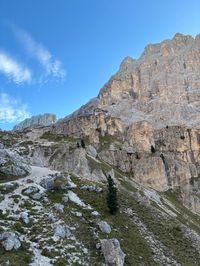 Rifugio Paul Preuss perched dramatically on the cliff