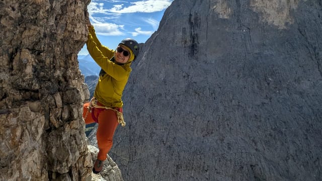 Daysi traversing on Via Fehrmann on the Vajolet Towers
